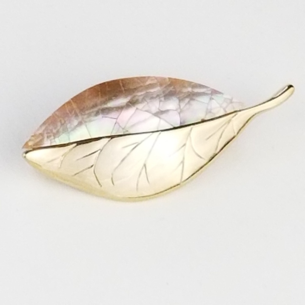 LC Mother of Pearl and Goldtone Brooch J146 (A20) - Picture 2 of 7